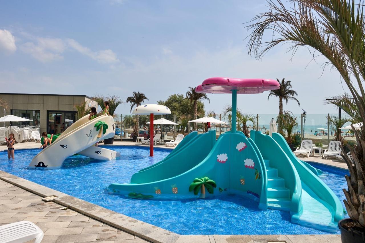 Fineloft Sea View Apartment-Spa N Pools Beach Resort Năvodari Esterno foto